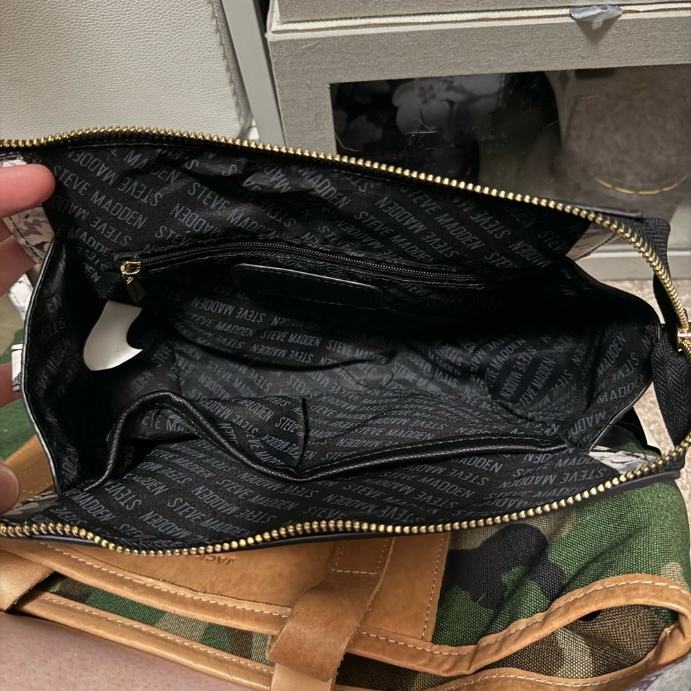Steve Madden Black & White Floral Shoulder Bag - Picture 3 of 4